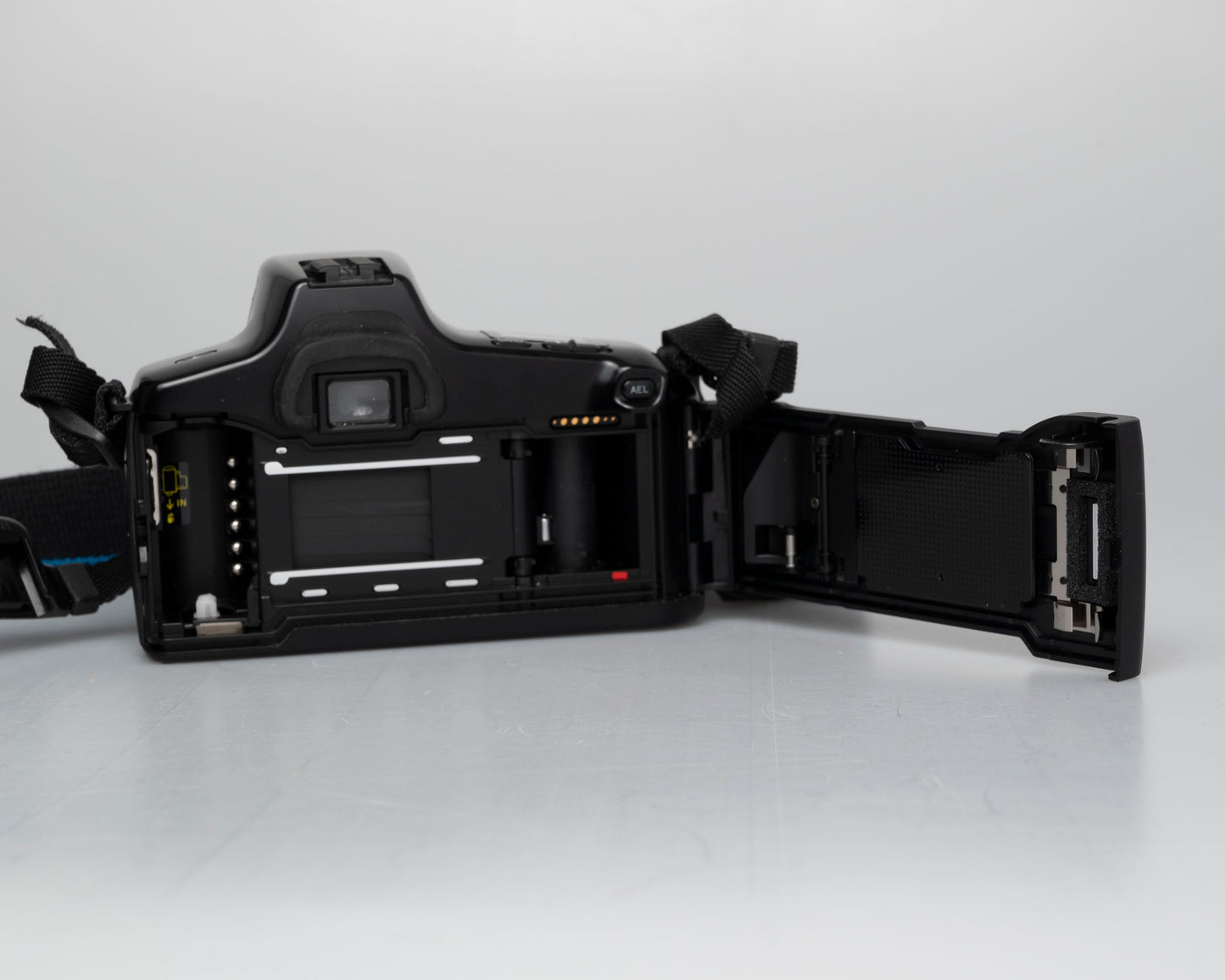 Minolta Maxxum 5000i 35mm film SLR w/ 28-85mm lens