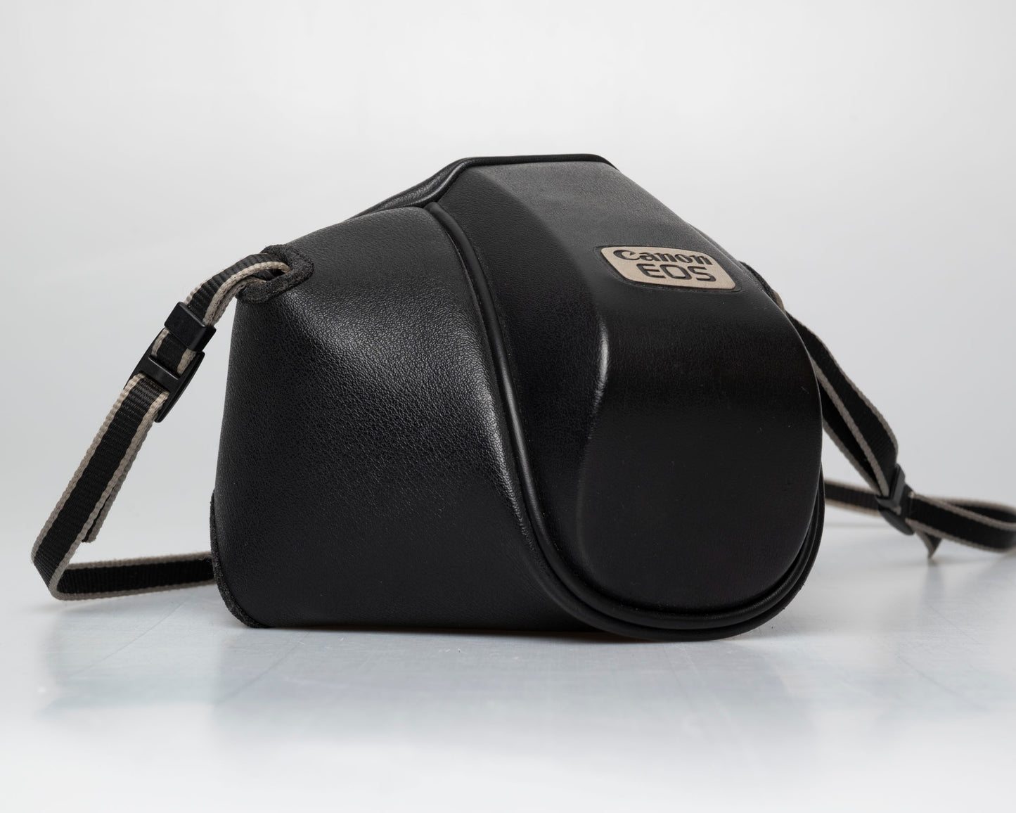 Canon EOS 650 35mm SLR w/EF 35-70mm lens + case (serial 1465461)