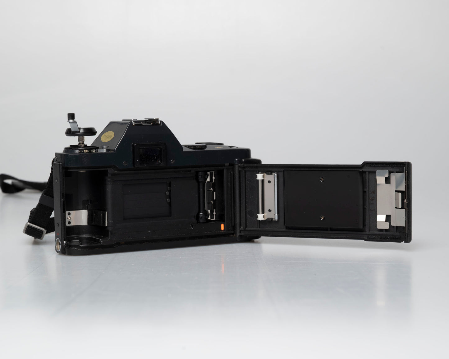 Canon T50 35mm film SLR camera w/FD 50mm f1.8 lens (serial 1316532)