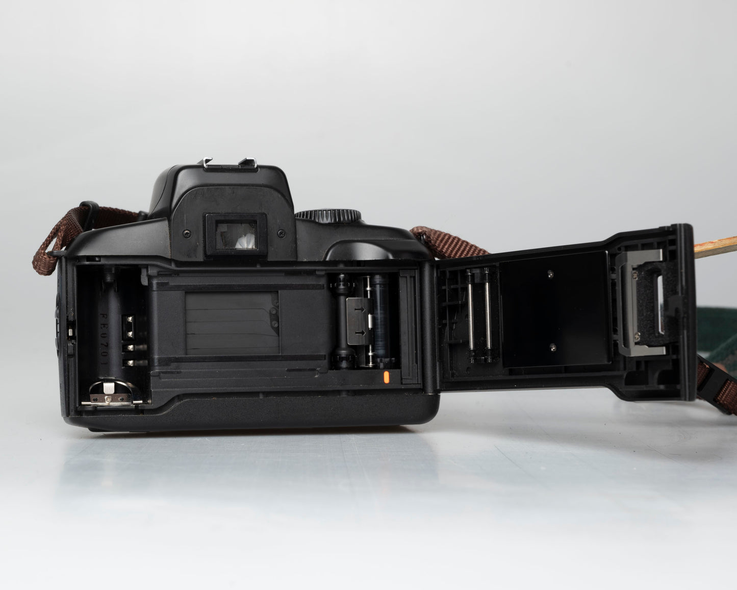 Canon EOS 700 35mm SLR w/EF 35-80mm Power Zoom lens + 'ever-ready' case (serial 1747616)