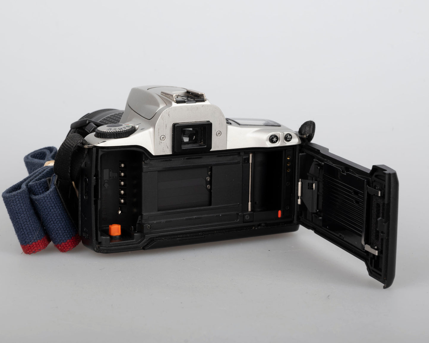 Canon EOS Rebel 2000 35mm film SLR w/ Canon EF 35-80 lens (serial 3557180)