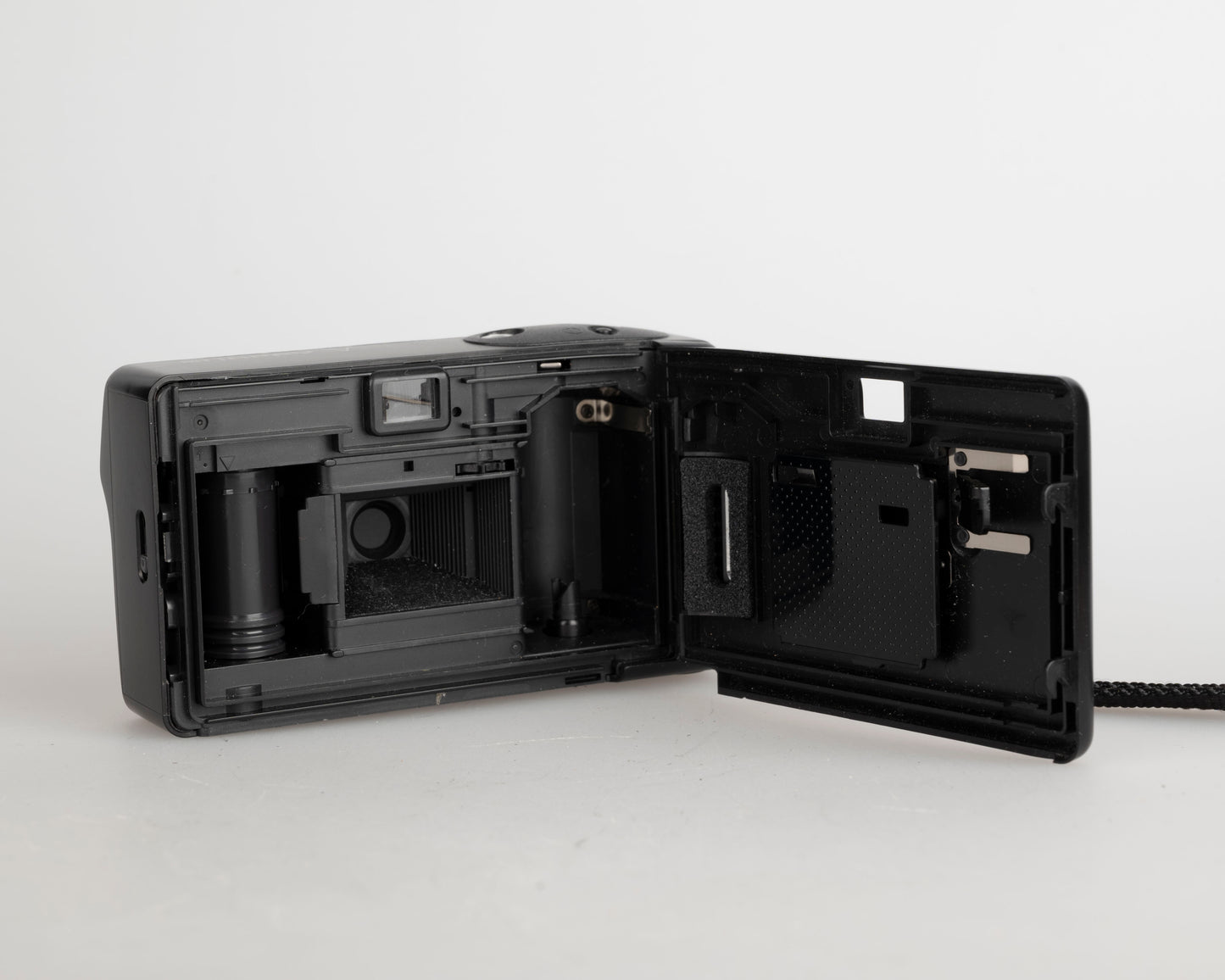 Canon Snappy V 35mm camera w/ case (serial 3007549)