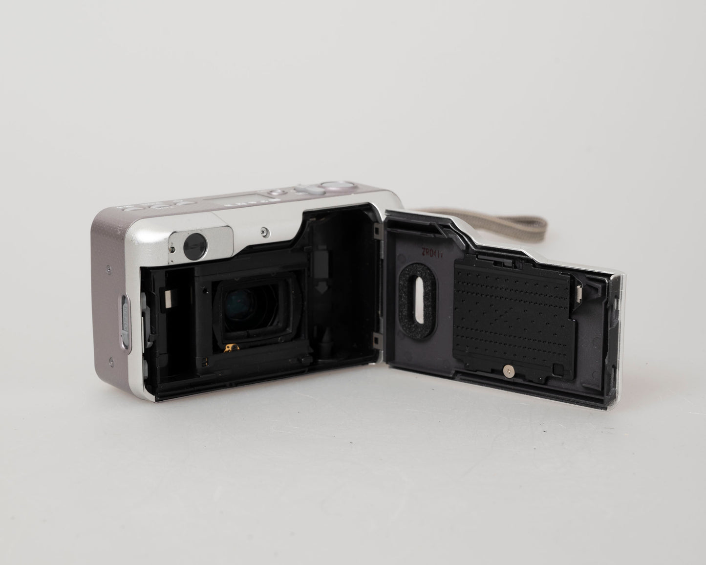 Appareil photo ultra-compact 35 mm Canon Sure Shot 115u avec étui (série 7644821)