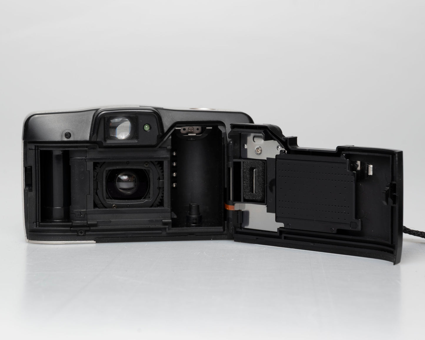 Canon Sure Shot Zoom 76 35mm film camera w/ case (serial 7033172)