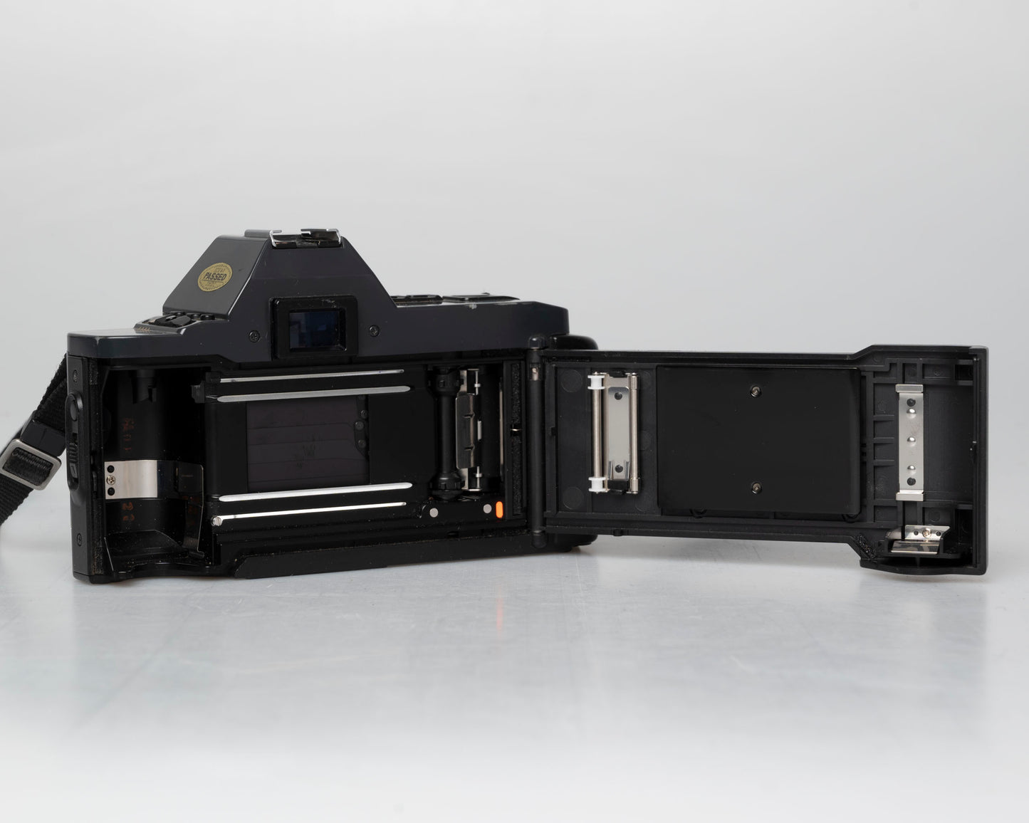 Canon T70 35mm SLR with FD 28mm f2.8 lens (serial 1989948) | film🎞tested