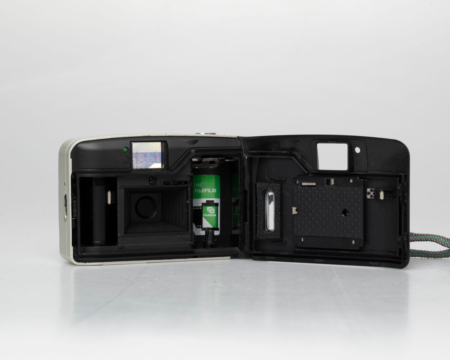 Fujifilm Clear Shot 60 AF 35mm film camera w/ case (serial 4054499)