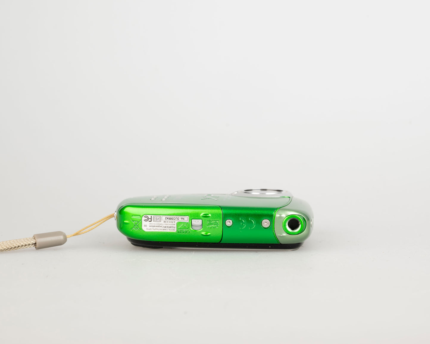 Fujifilm Finepix XP10 waterproof digicam w/ 12 MP CCD sensor w/ box + 2x batteries + charger + 2GB SD card