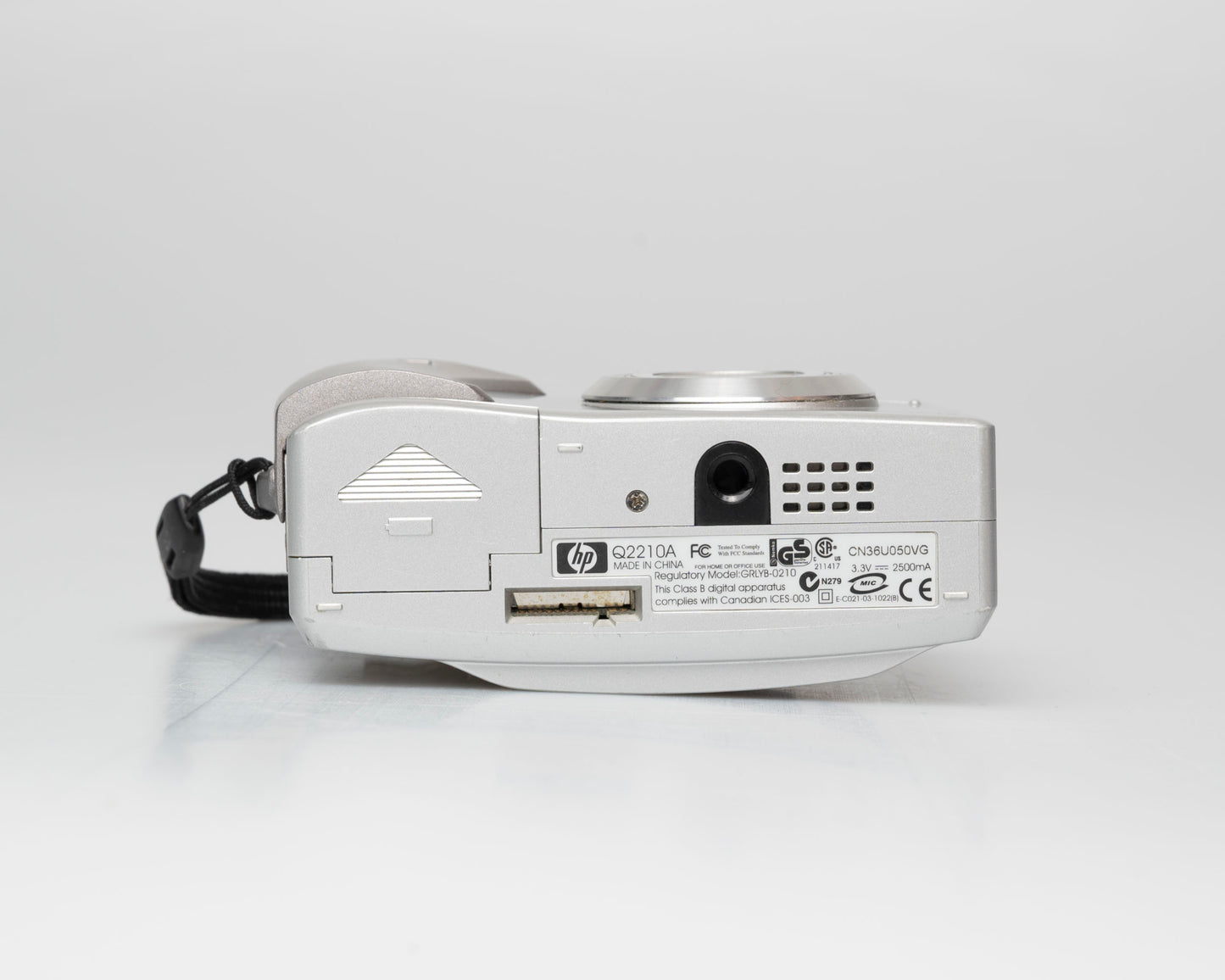 HP Photosmart 735 appareil photo numérique 3,2 MP avec carte SD 512MB (série Q2210A)