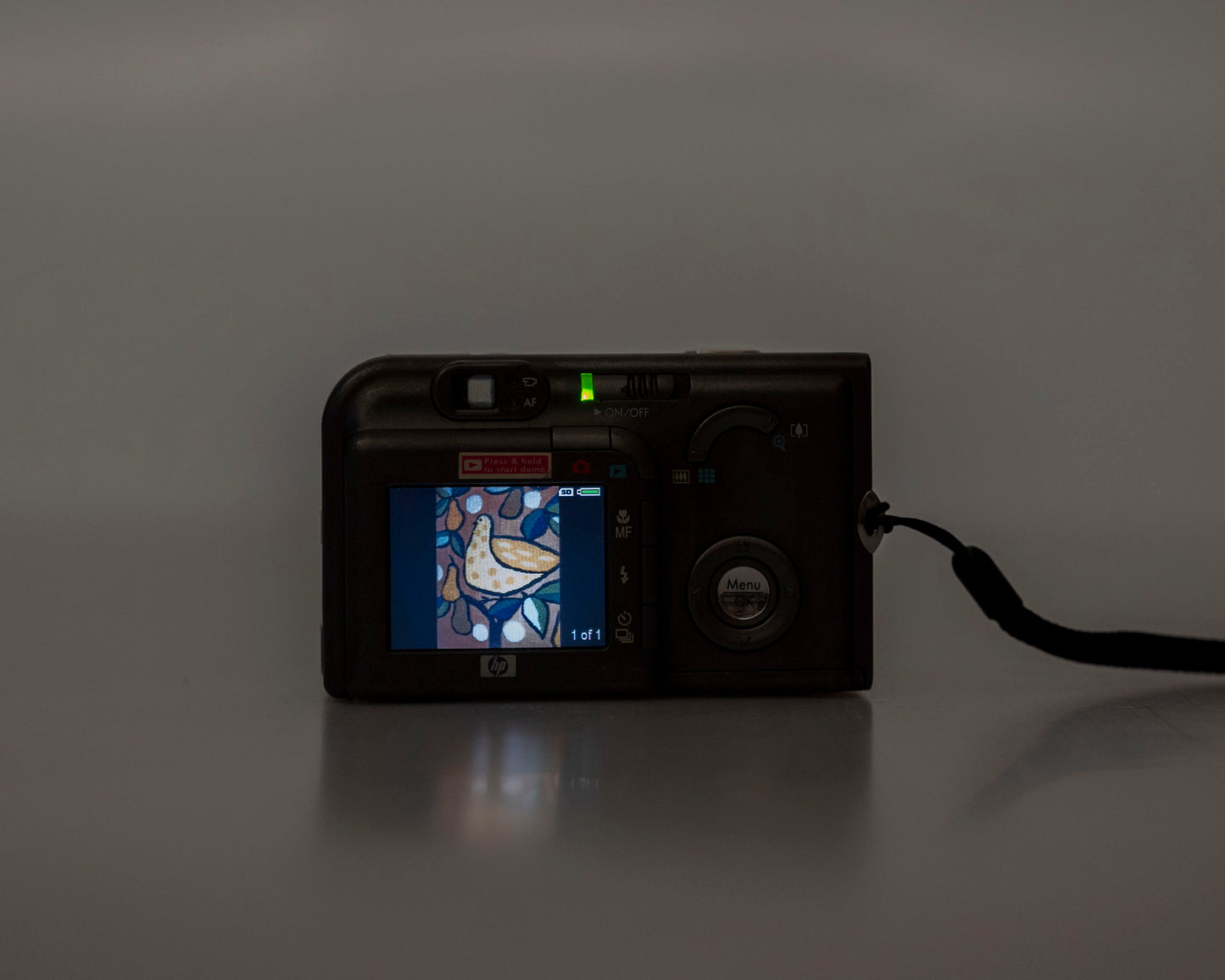 HP Photosmart R717 6.2 MP CCD sensor digicam w/ 2GB SD + battery + charger (serial CN55JD1031)