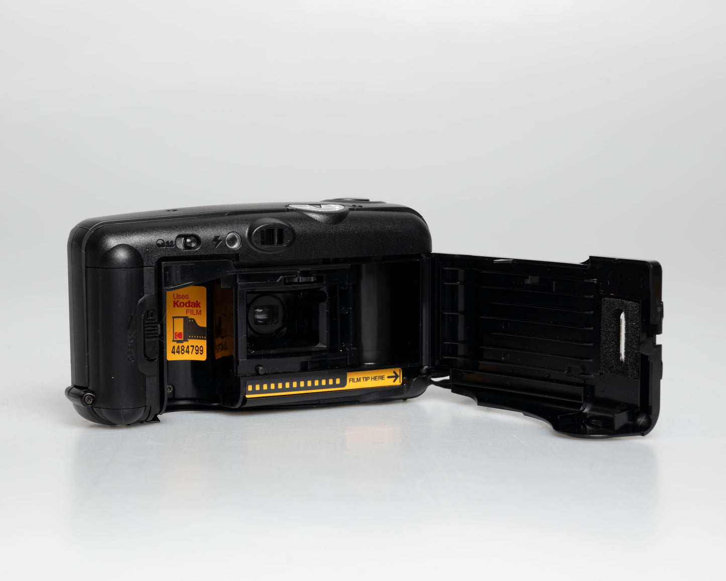 Kodak KB20 35mm camera w/ user manual (serial 4484799)