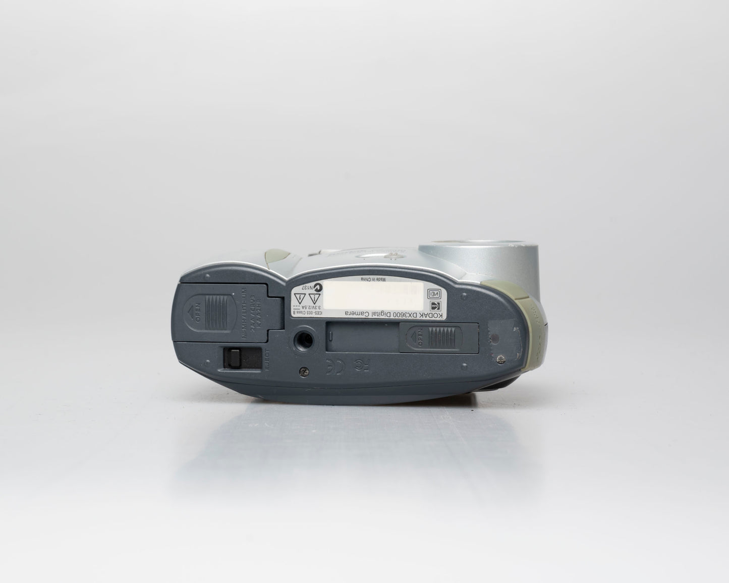 Kodak DX3600 2.2 megapixel CCD sensor digicam w/ 16 MB CF card