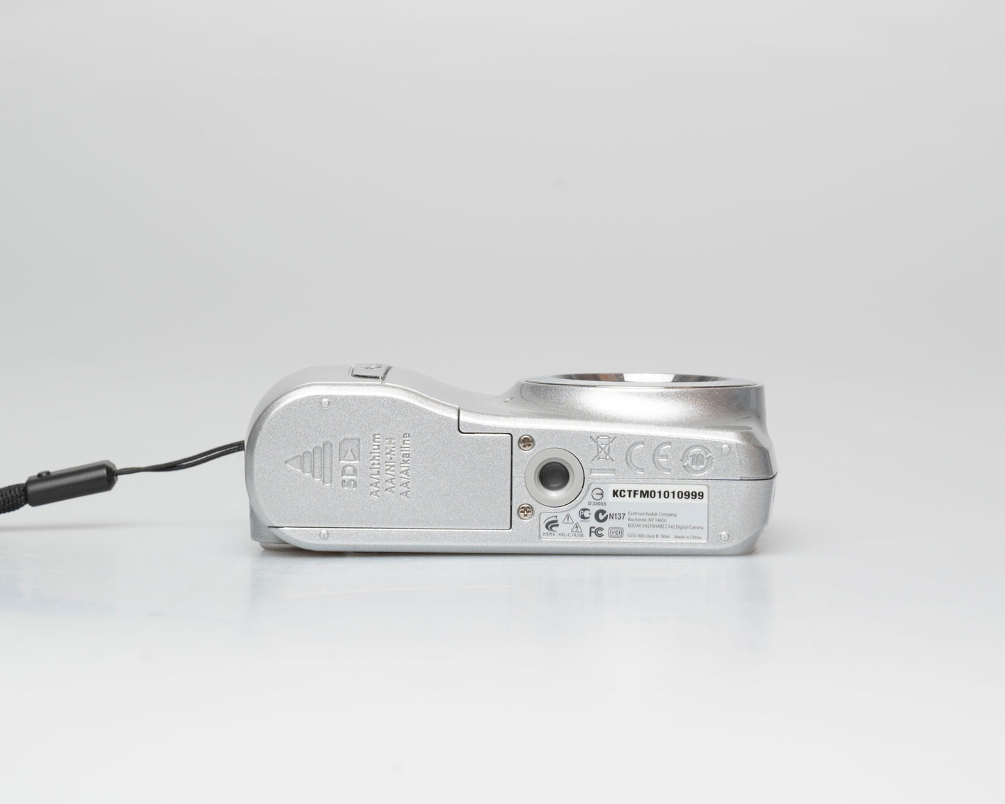 Kodak Easyshare C142 10 MP CCD sensor digicam w/ 1 GB SD card (serial KCTFM01010999)