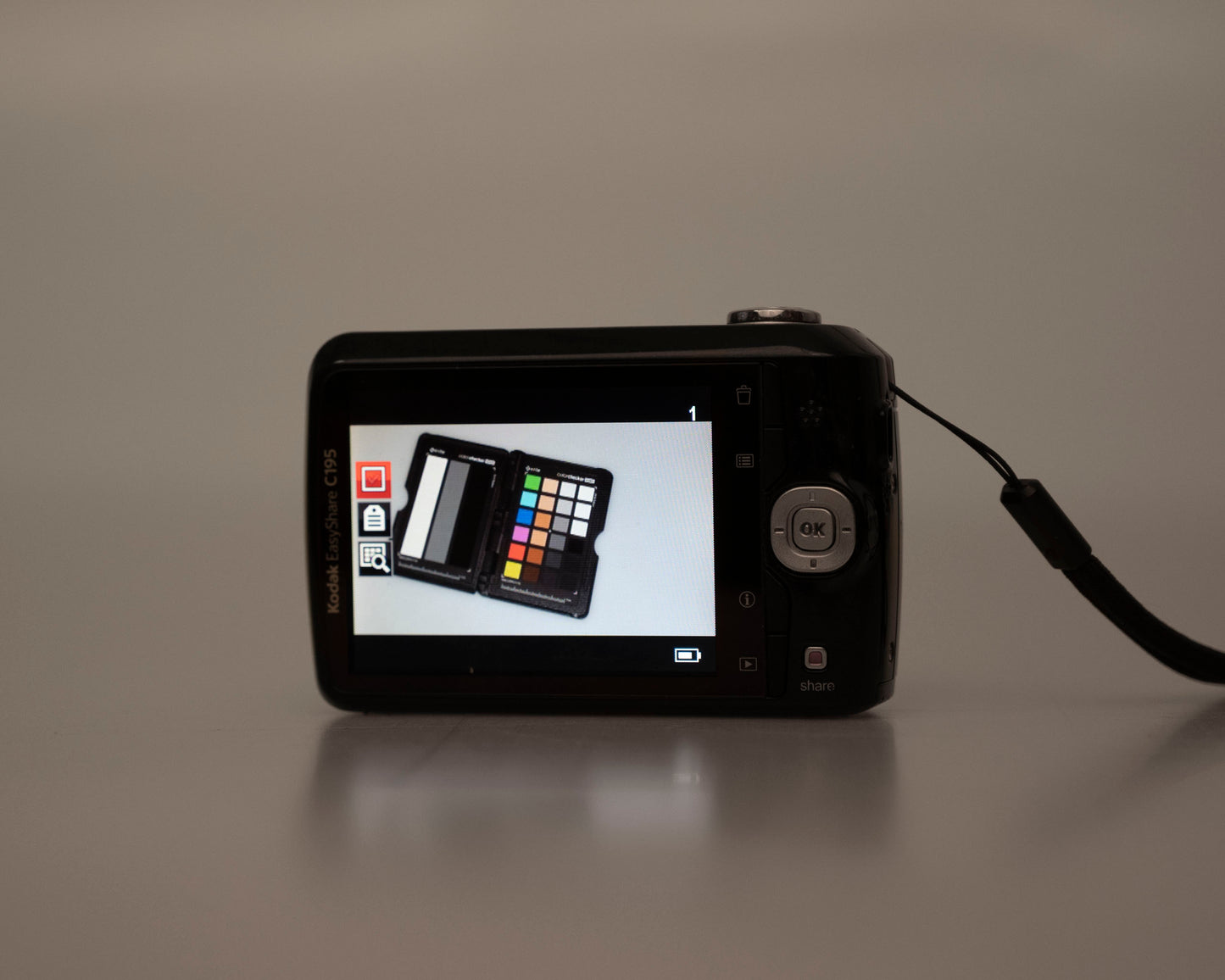 Kodak EasyShare C195 14 MP CCD sensor digicam w/ 8 GB SD card (serial KCGNA02917709)