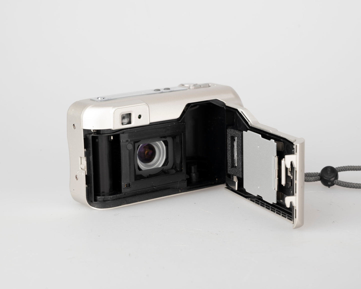 Minolta 110 Zoom ultra compact 35mm camera w/ case (serial 34332652)