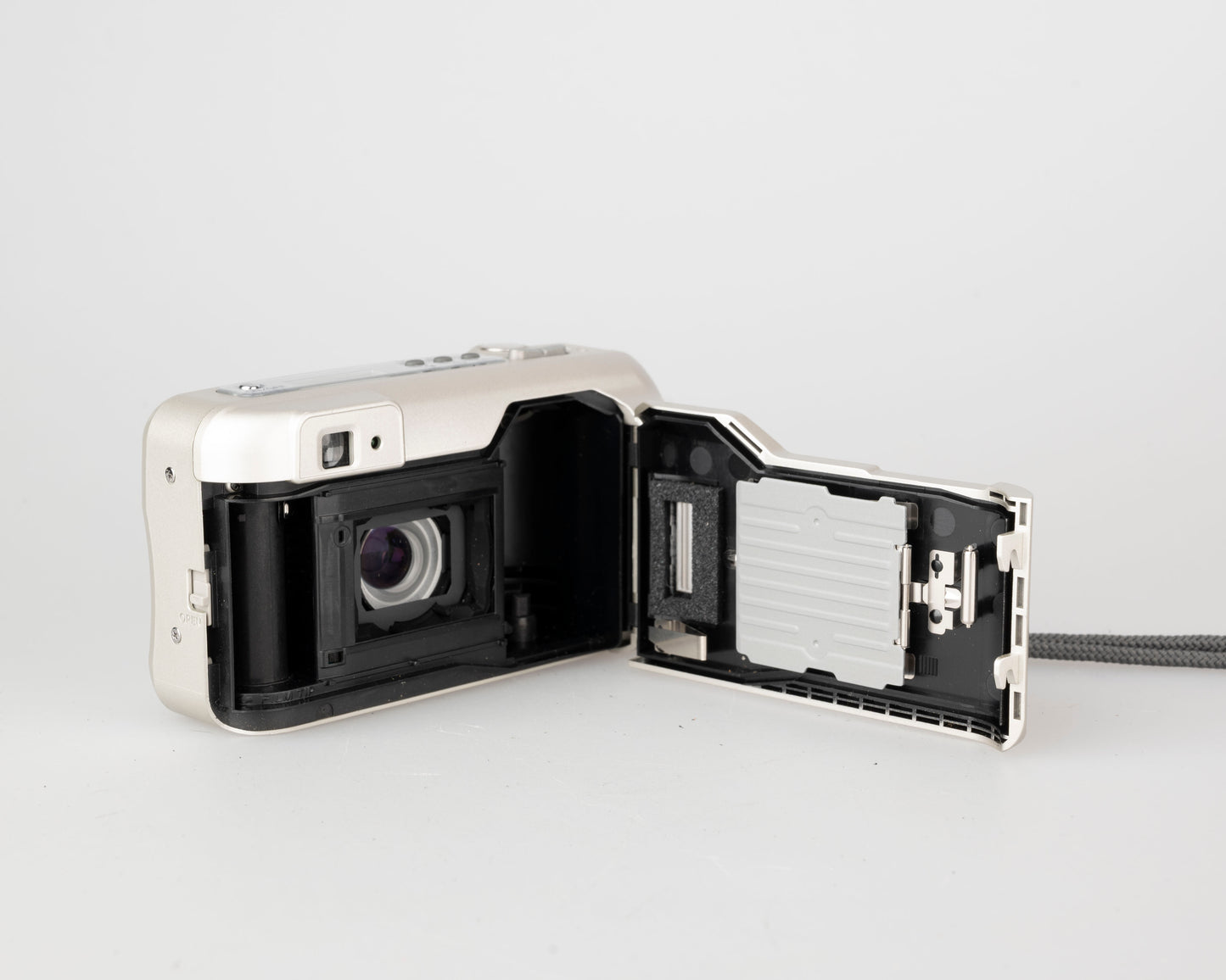 Minolta 110 Zoom Date compact 35mm camera w/ case (serial 42312807)