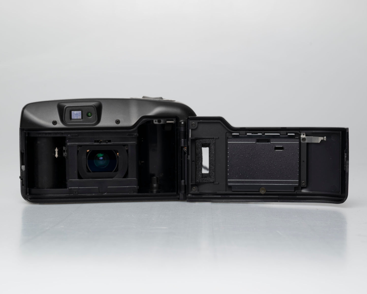 Minolta Zoom 70 35mm camera w/ case + manual (serial 36116970)