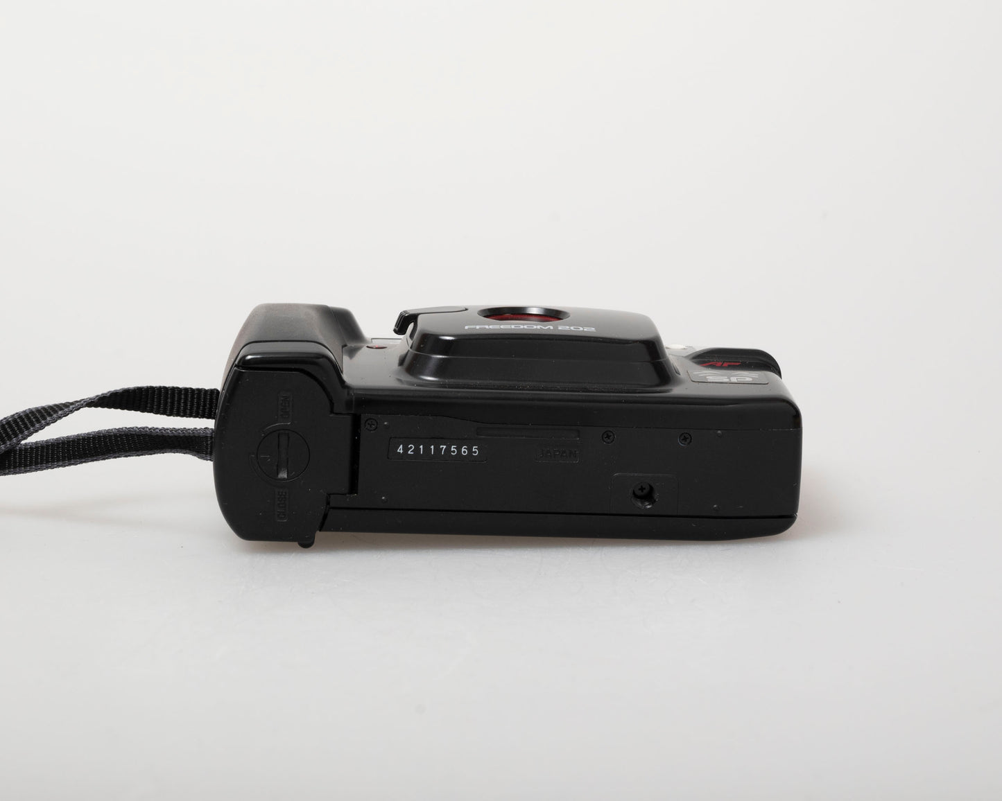 Minolta Freedom 202 autofocus 35mm camera w/ case (serial 42117565)