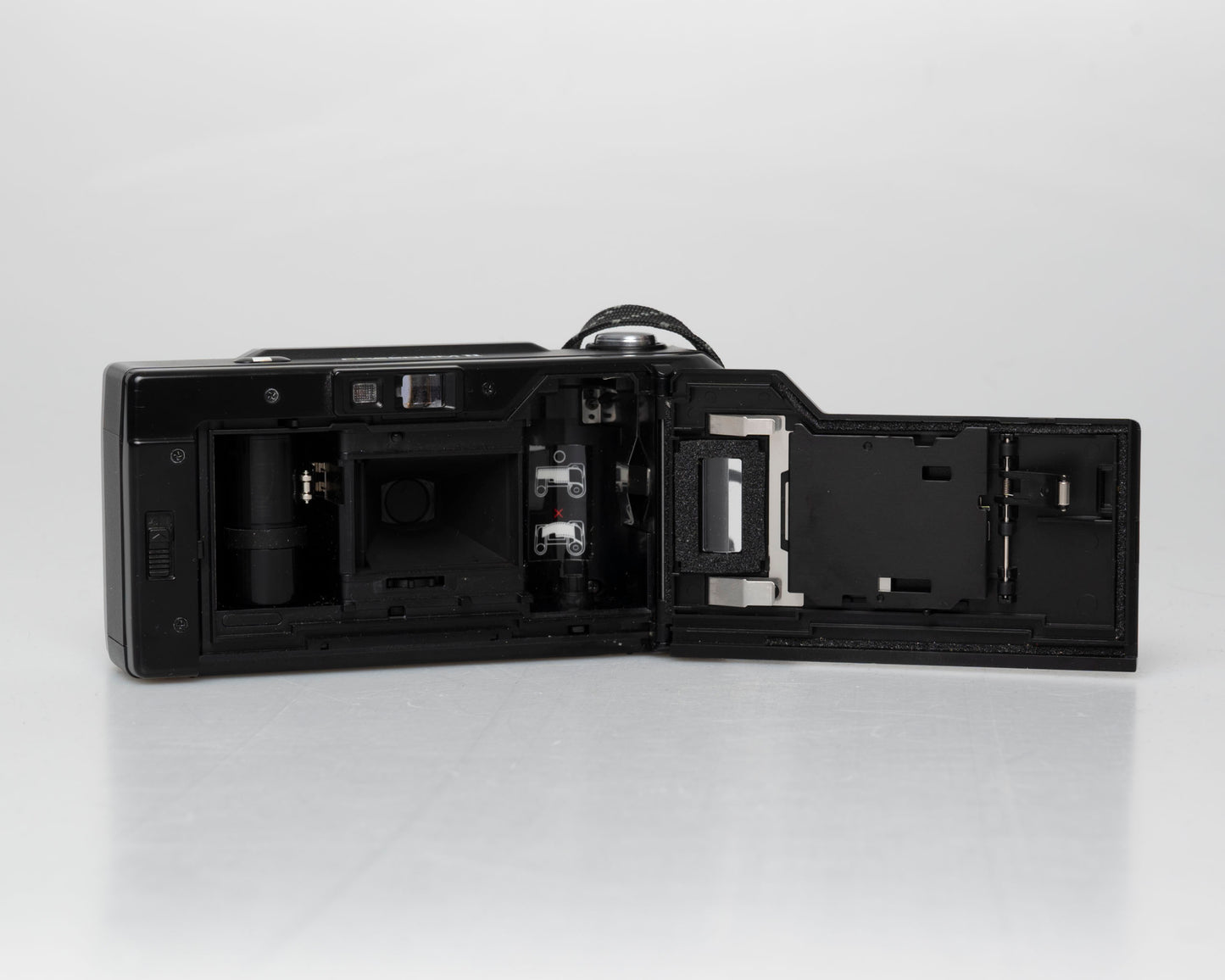 Minolta Freedom II Auto-focus 35mm camera w/ case (serial 3417595)