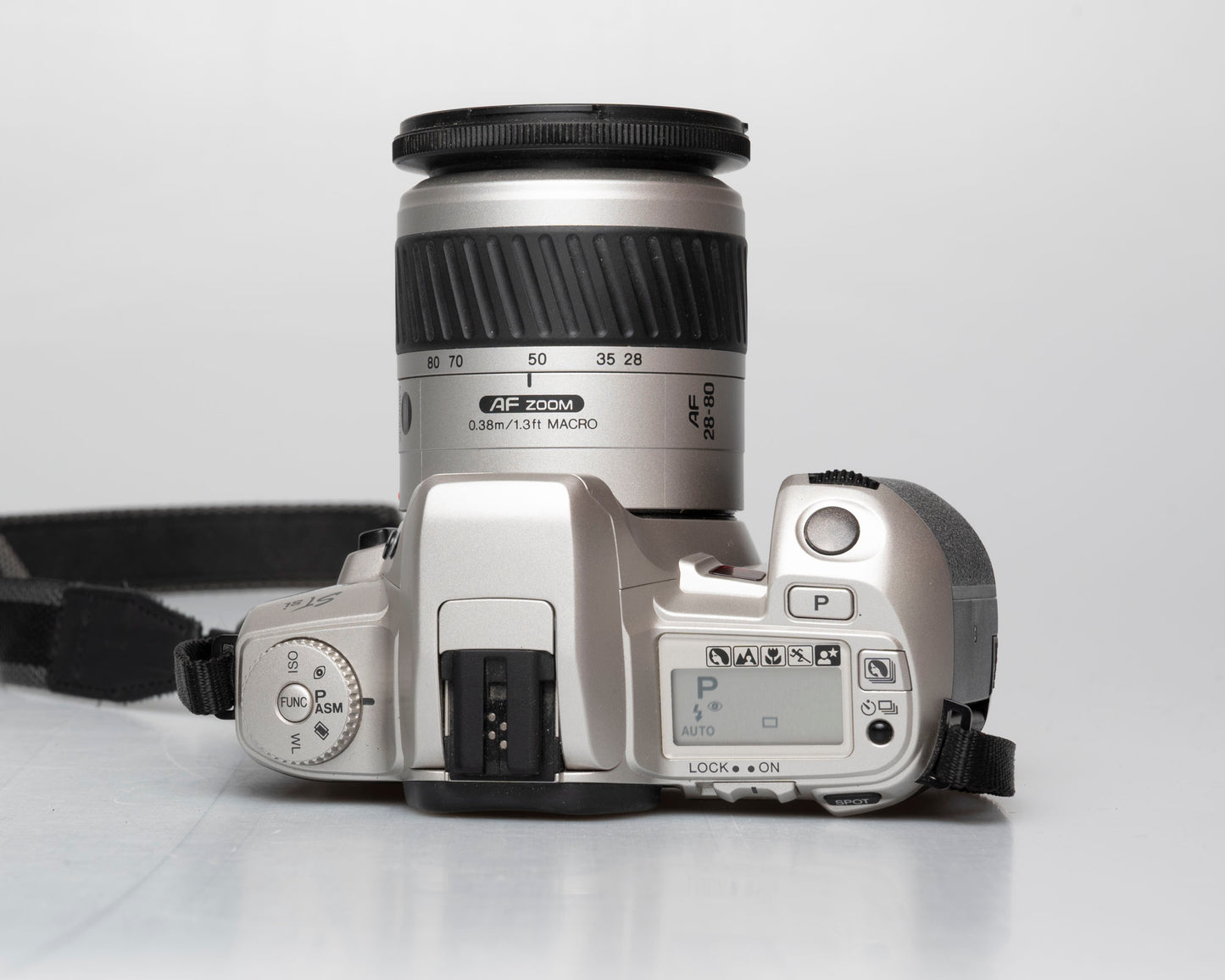 Minolta Maxxum STsi 35mm film SLR w/ 28-80mm lens (serial 91005445)