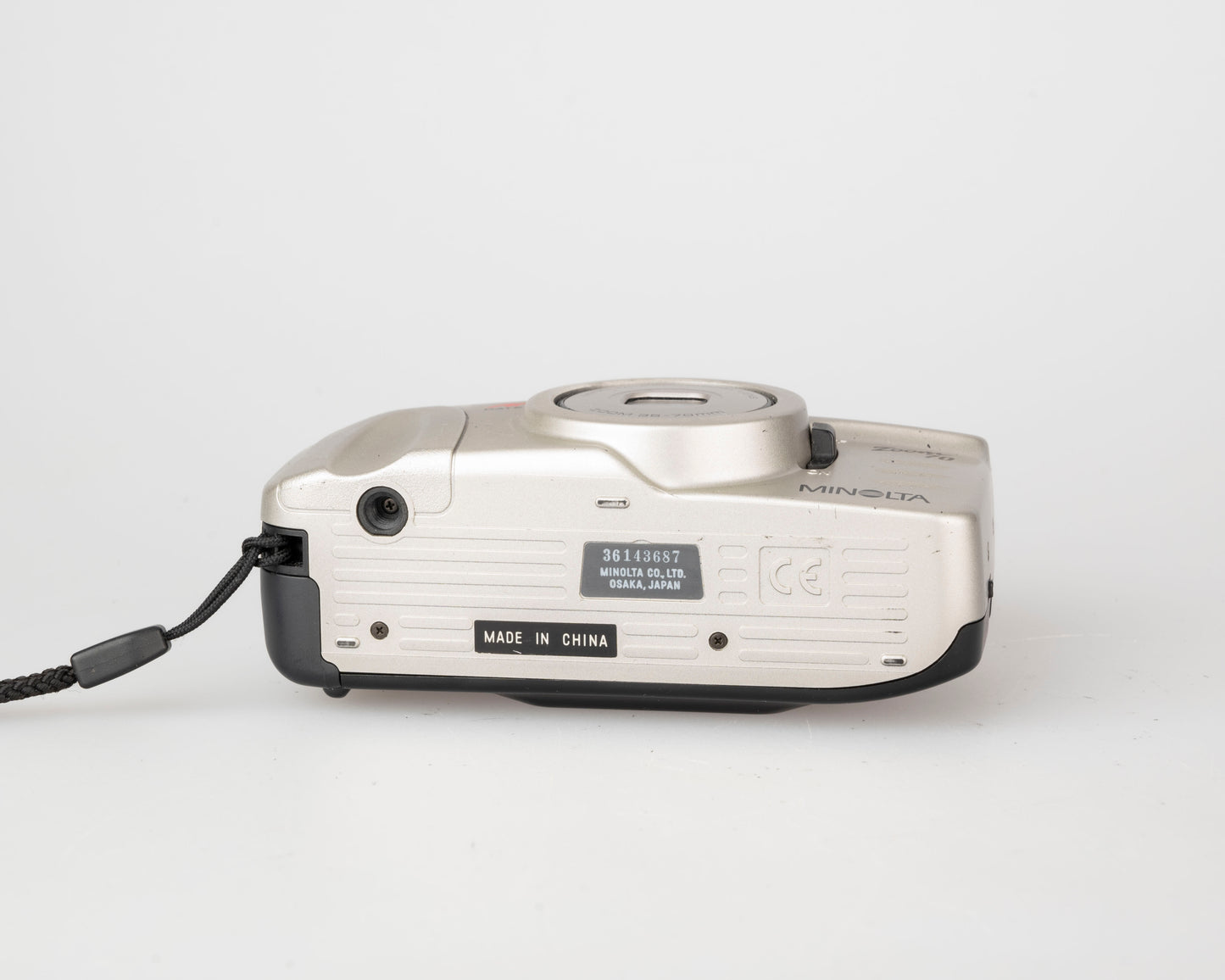 Minolta Zoom 70 35mm camera w/ case (serial 36143687)