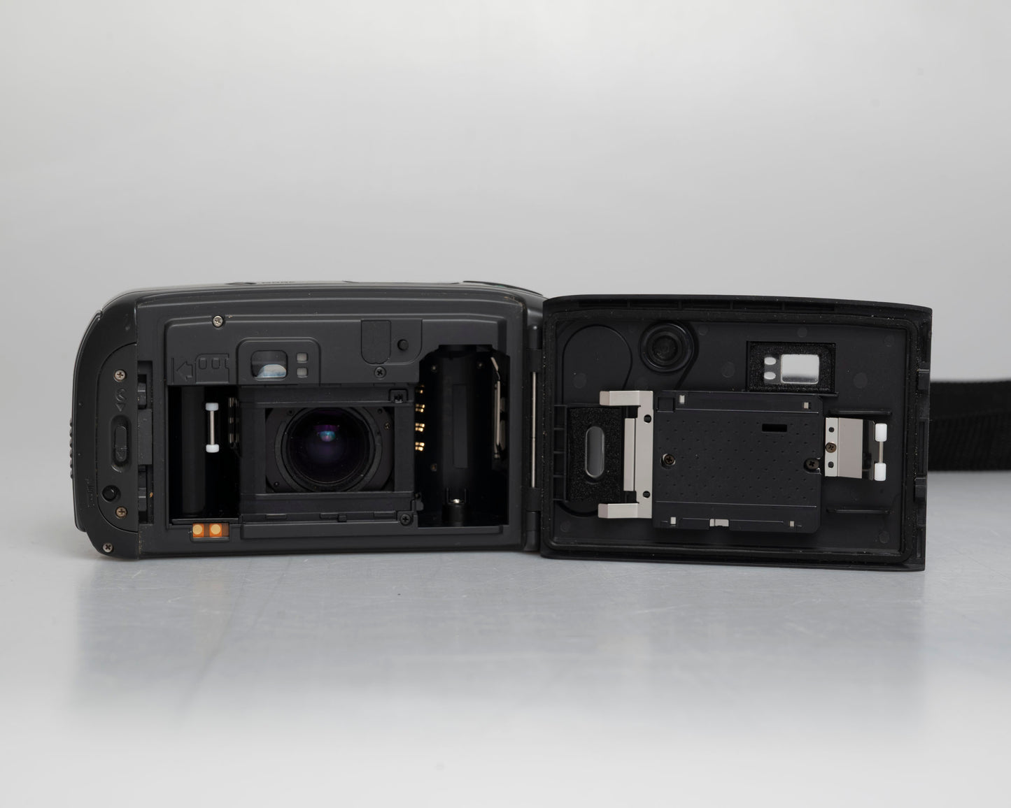 Pentax Zoom90-WR 35mm camera (serial 1743469)