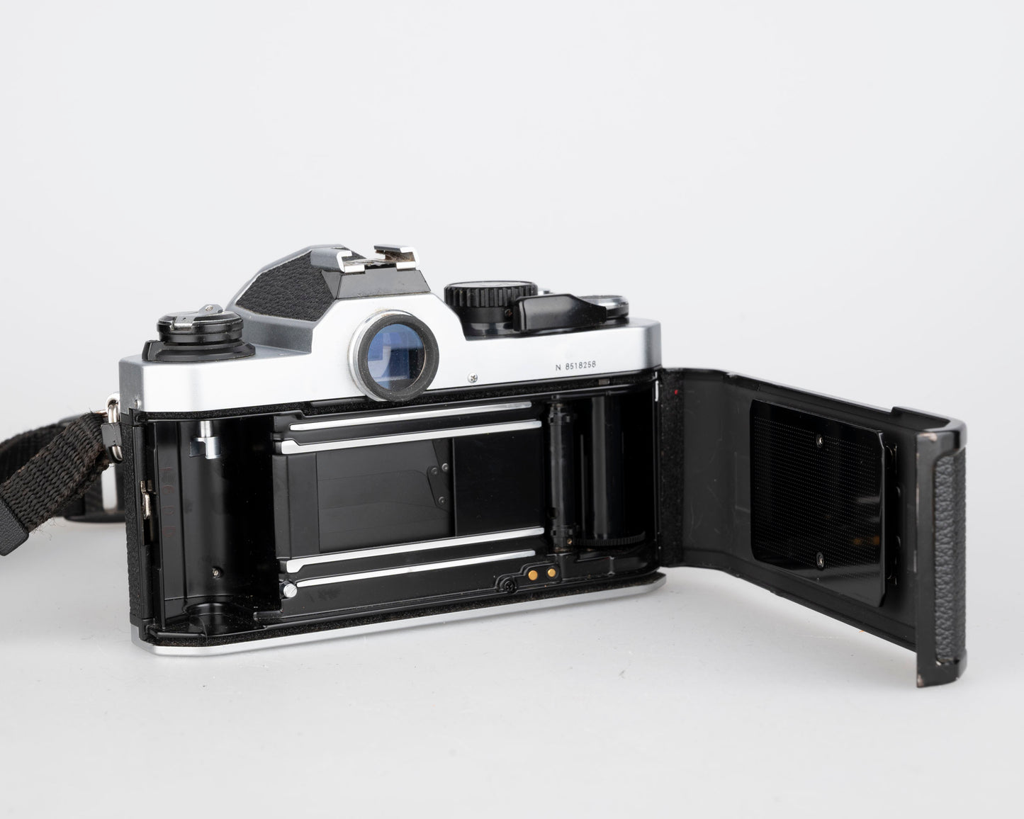 Appareil photo reflex Nikon FM2n 35 mm avec objectif Nikkor 50 mm f1.8 + manuels en anglais et français (série 8518258)