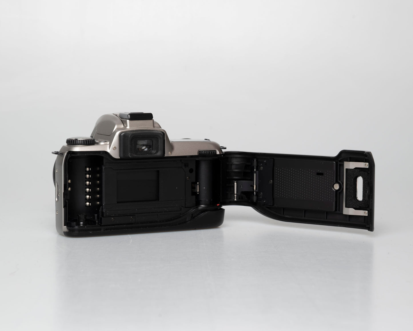 Nikon N65 35mm film SLR w/ AF Nikkor 28-80mm lens in original box (serial 3260549)