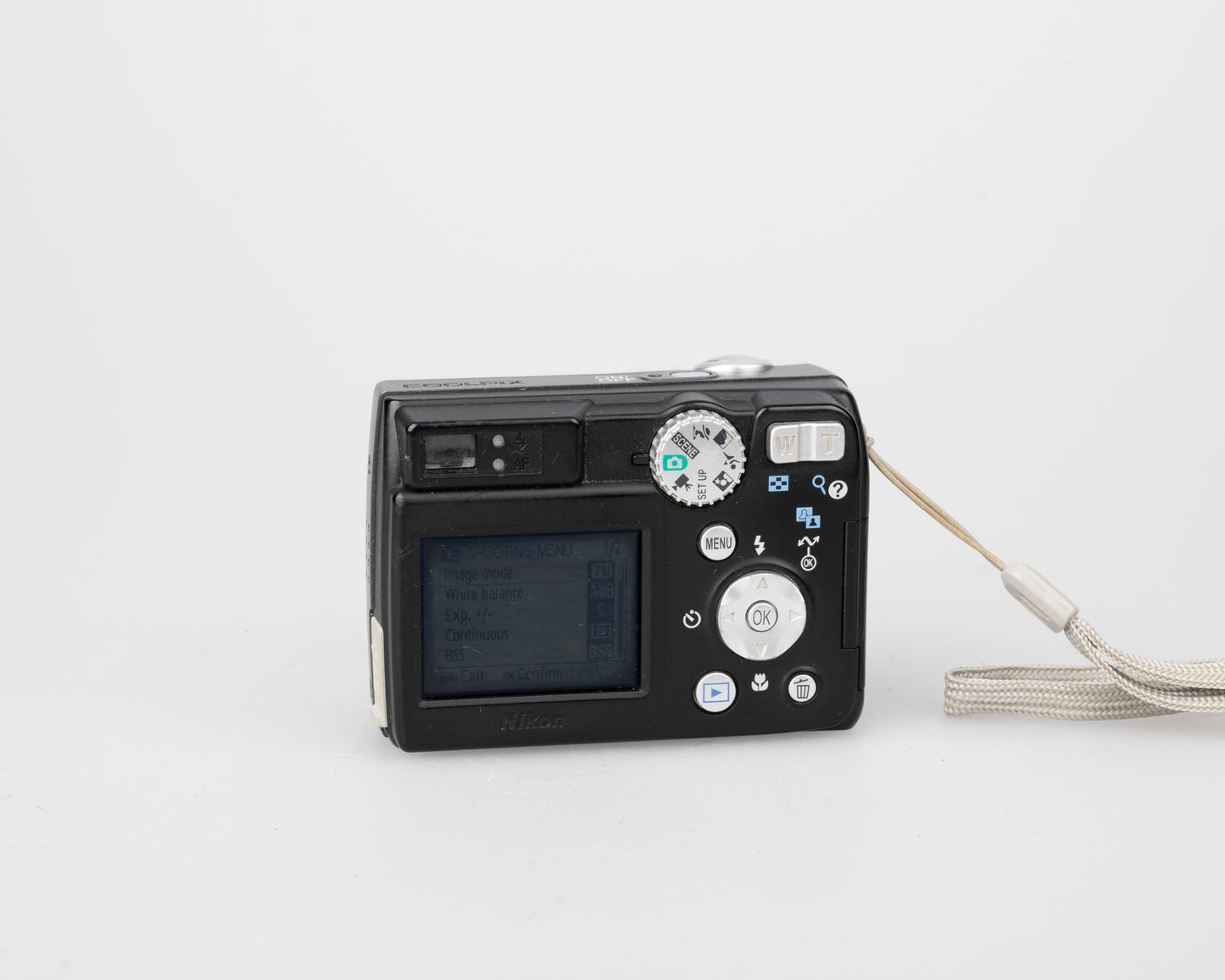 Nikon Coolpix 7600 7MP CCD sensor digicam w/ battery charger + manual in French (uses AA batteries)