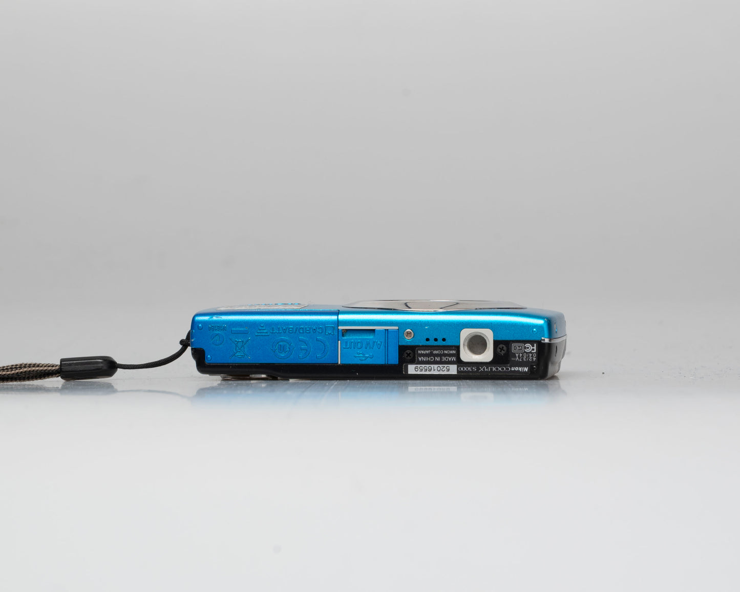 Nikon Coolpix S3000 12MP digicam w/ 4GB SD card + battery + charger + case (serial 52016559)