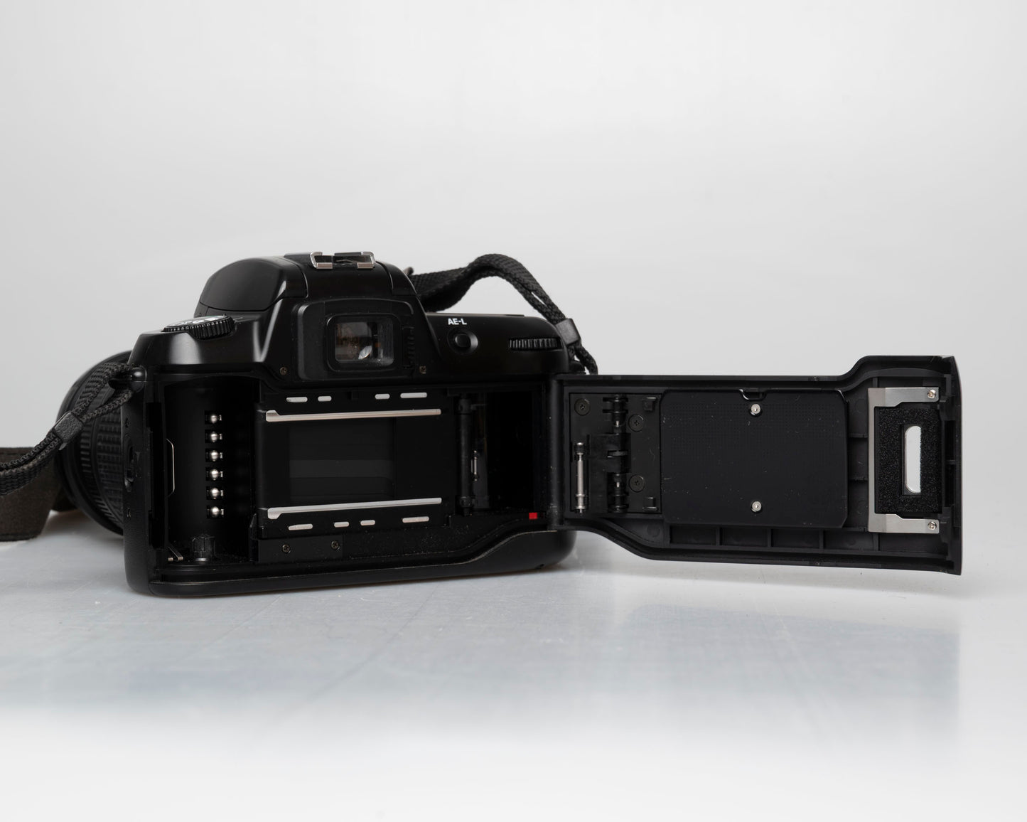 Nikon F60 35mm film SLR w/ AF Nikkor 28-80mm lens + manual (serial 2696418)