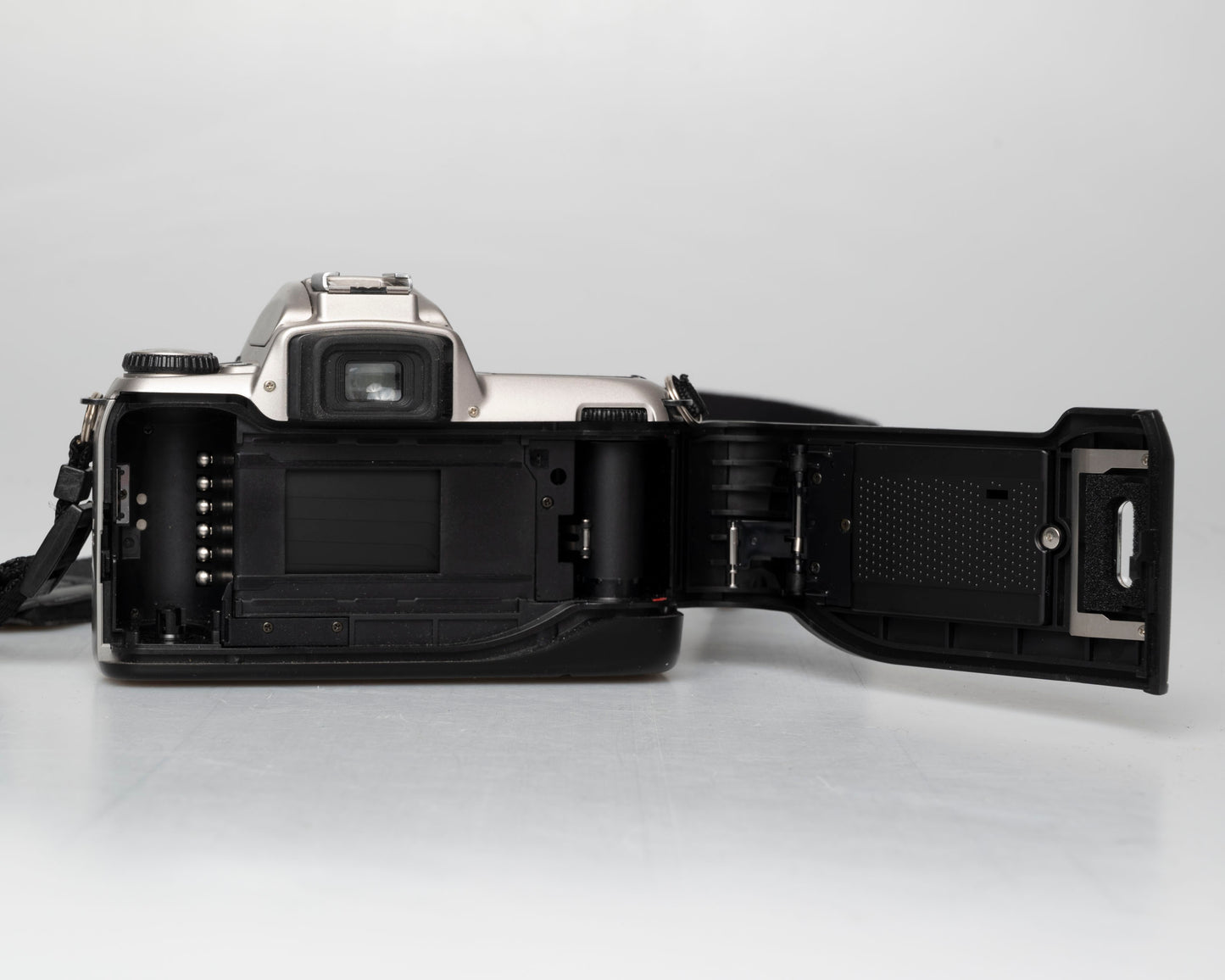 Nikon F65 (aka N65) 35mm film SLR w/ AF Nikkor 28-80mm lens (serial 2941044)