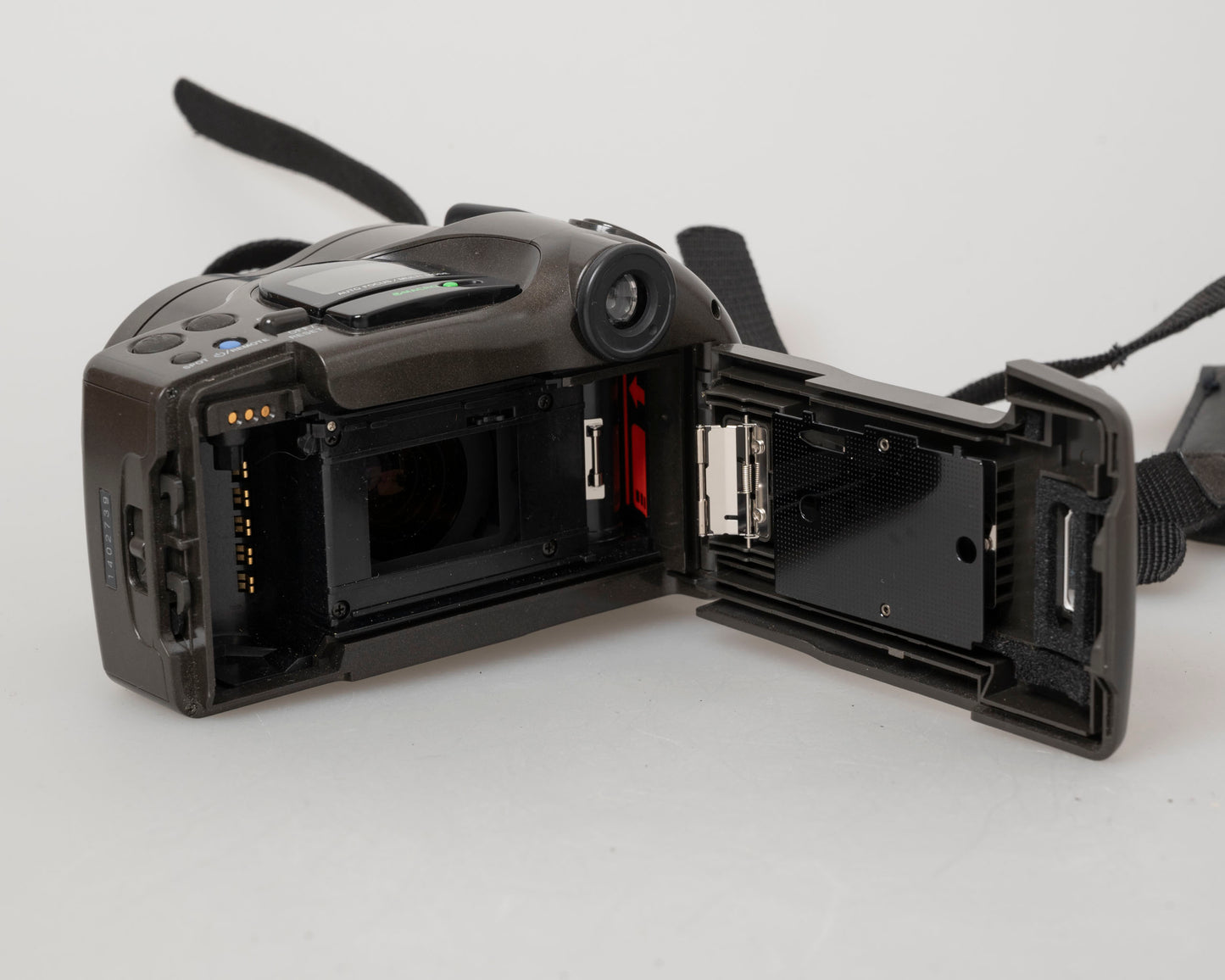 Olympus Infinity SuperZoom 330 35mm film camera (serial 1402739)