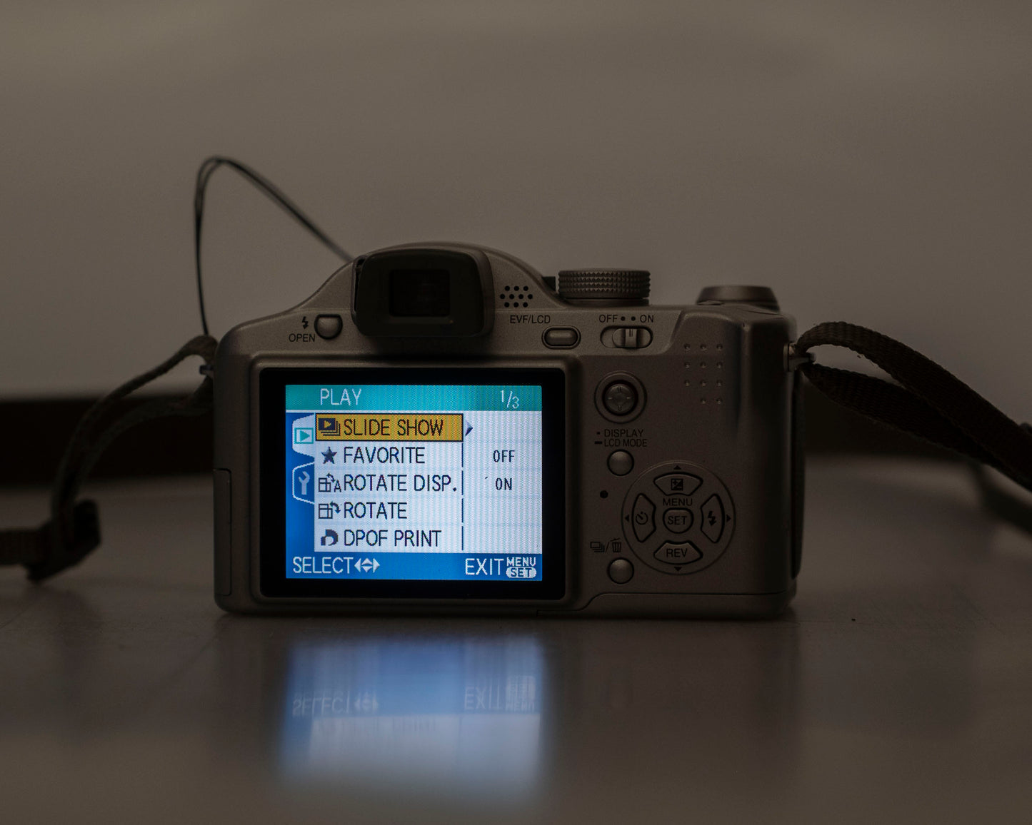 Panasonic Lumix DMC-FZ7 6 MP CCD sensor digicam feat. Leica DC Vario-Elmarit 1:2.8/6-72 ASPH lens w/ charger + battery + 1GB SD card (serial H6SU00404R)