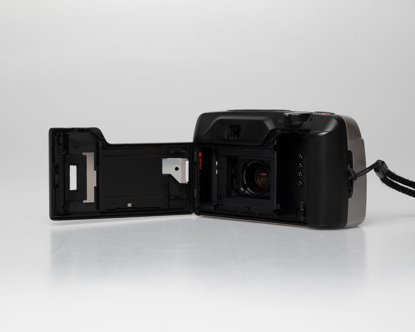 Appareil photo Pentax Espio 738G 35mm avec étui (série 9418397)