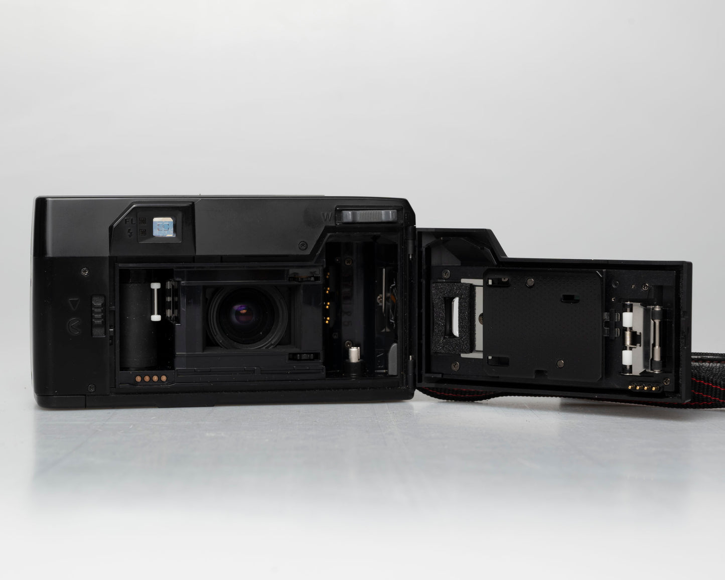 Pentax Zoom-70 (IQZoom) 35mm camera w/case (serial 5379330)