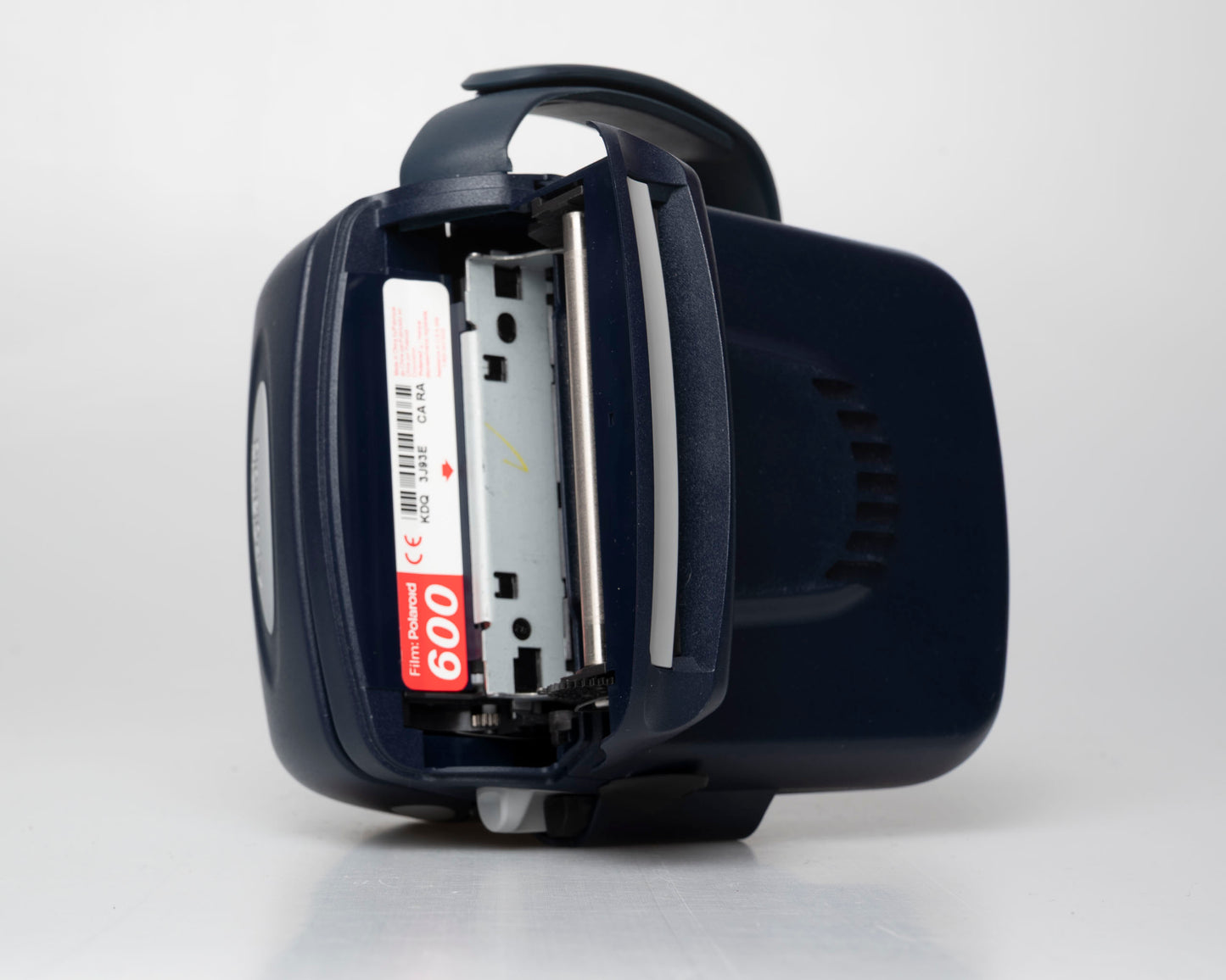 Polaroid 600 instant camera (serial KDQ3J93ECARA)