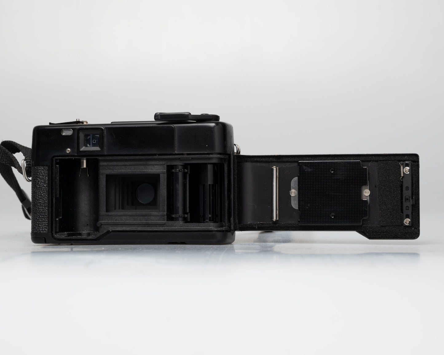 Yashica Auto Focus S 35mm point-and-shoot camera (serial 5036527) | film🎞tested