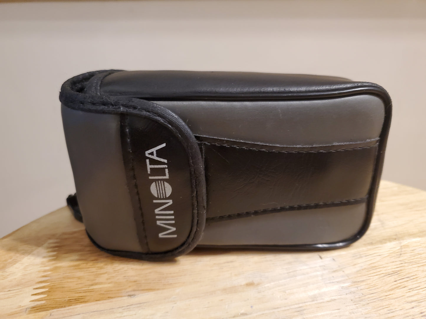 Minolta AF101r 35mm point-and-shoot camera w/case