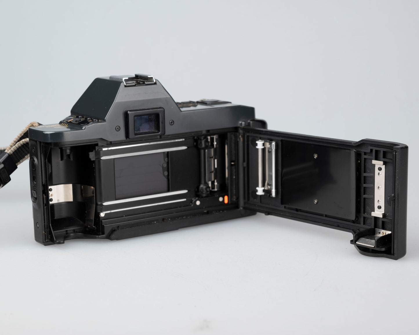 Canon T70 35 mm SLR avec objectif FD 50 mm f1.8 (série 1288075)