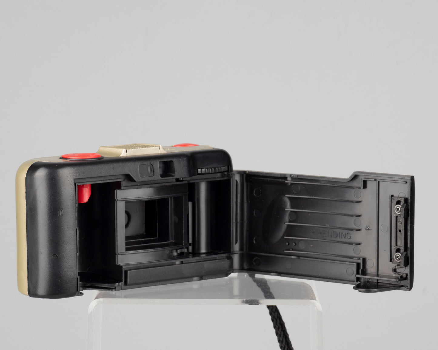 Deluxe 35mm Compact Focus Free camera