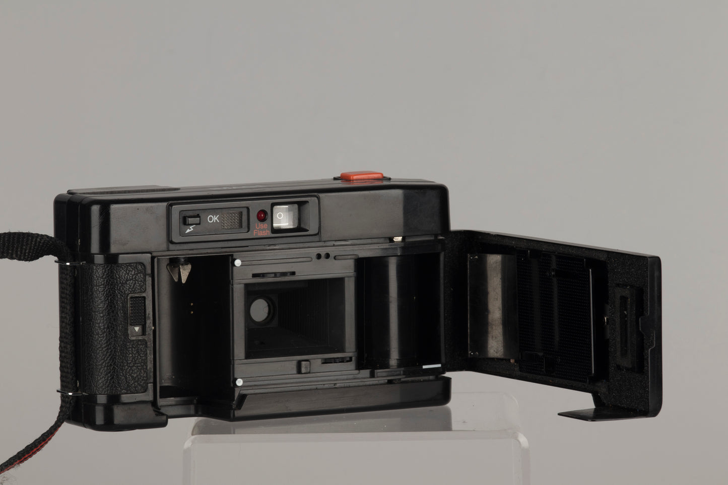 Image 35AFC (similar to Halina AF800) 35mm camera with mini shoulder bag