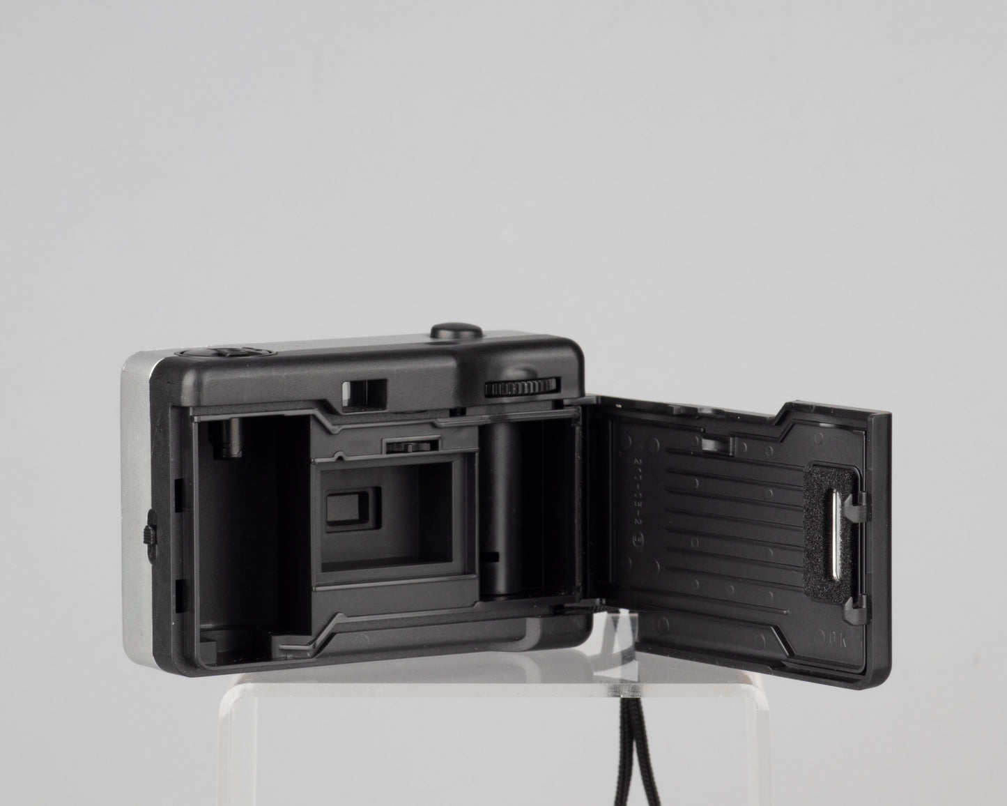 Bell and Howell 28mm Focus Free compact 35mm camera