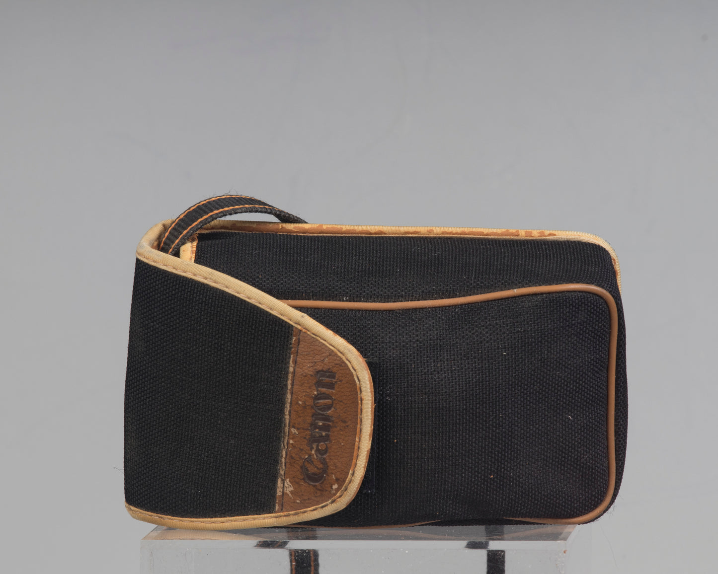 Canon AF35M (alias Sure Shot ou Autoboy) Film 35 mm point-and-shoot avec étui