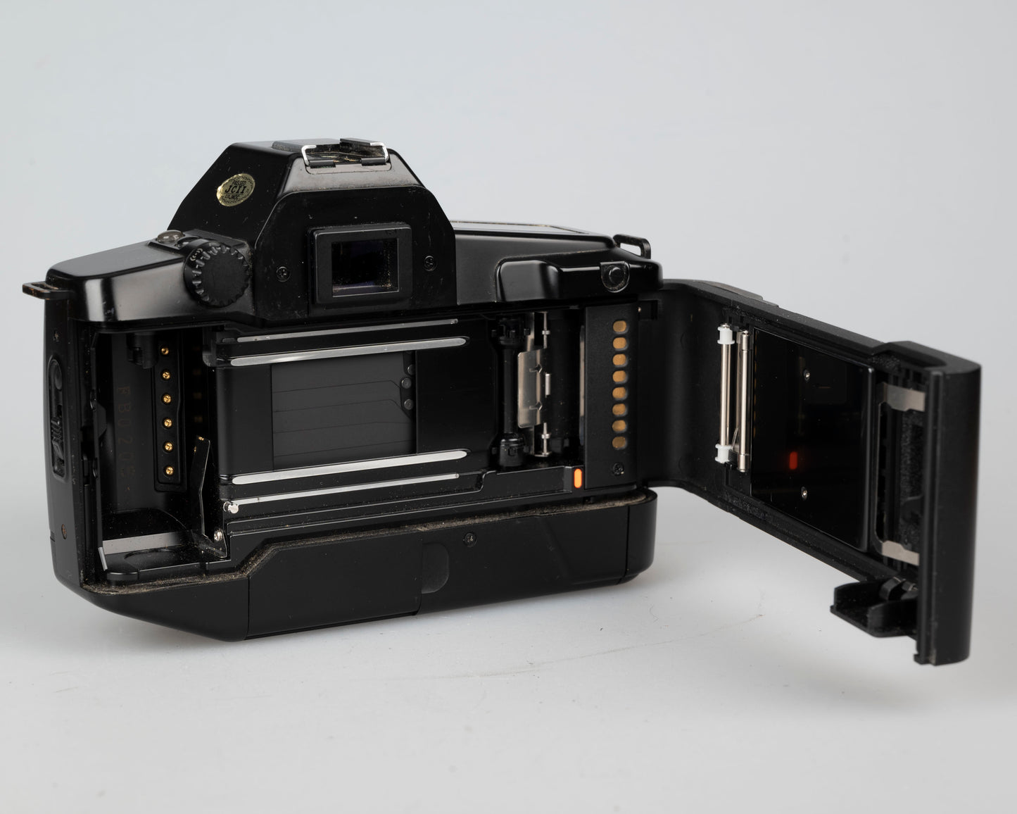 Canon EOS 650 SLR 35 mm avec objectif EF 28 mm f2.8 (série 1051453)