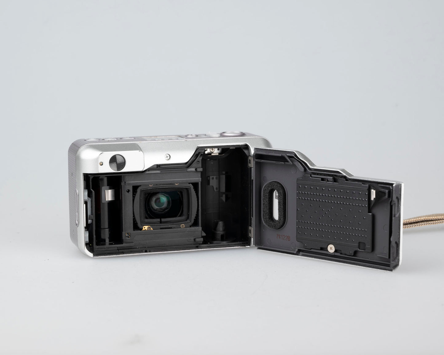 Canon Sure Shot 115u ultra-compact 35mm camera w/ case (serial 9614950)