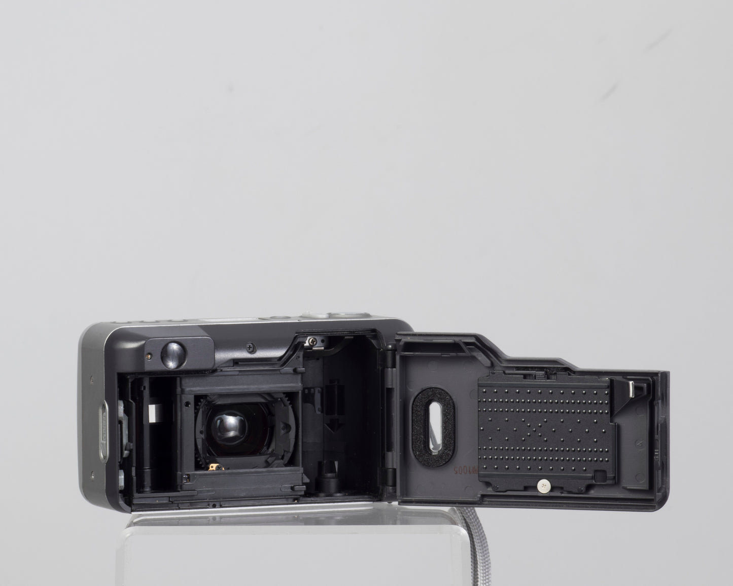 Canon Sure Shot 80u 35mm camera (serial 8222587)