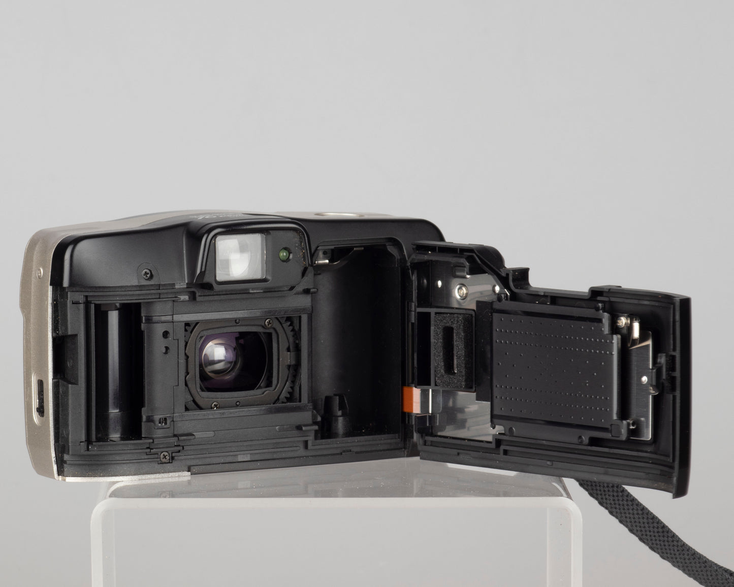 Canon Sure Shot 76 Zoom Date 35mm film camera (serial 5122602)