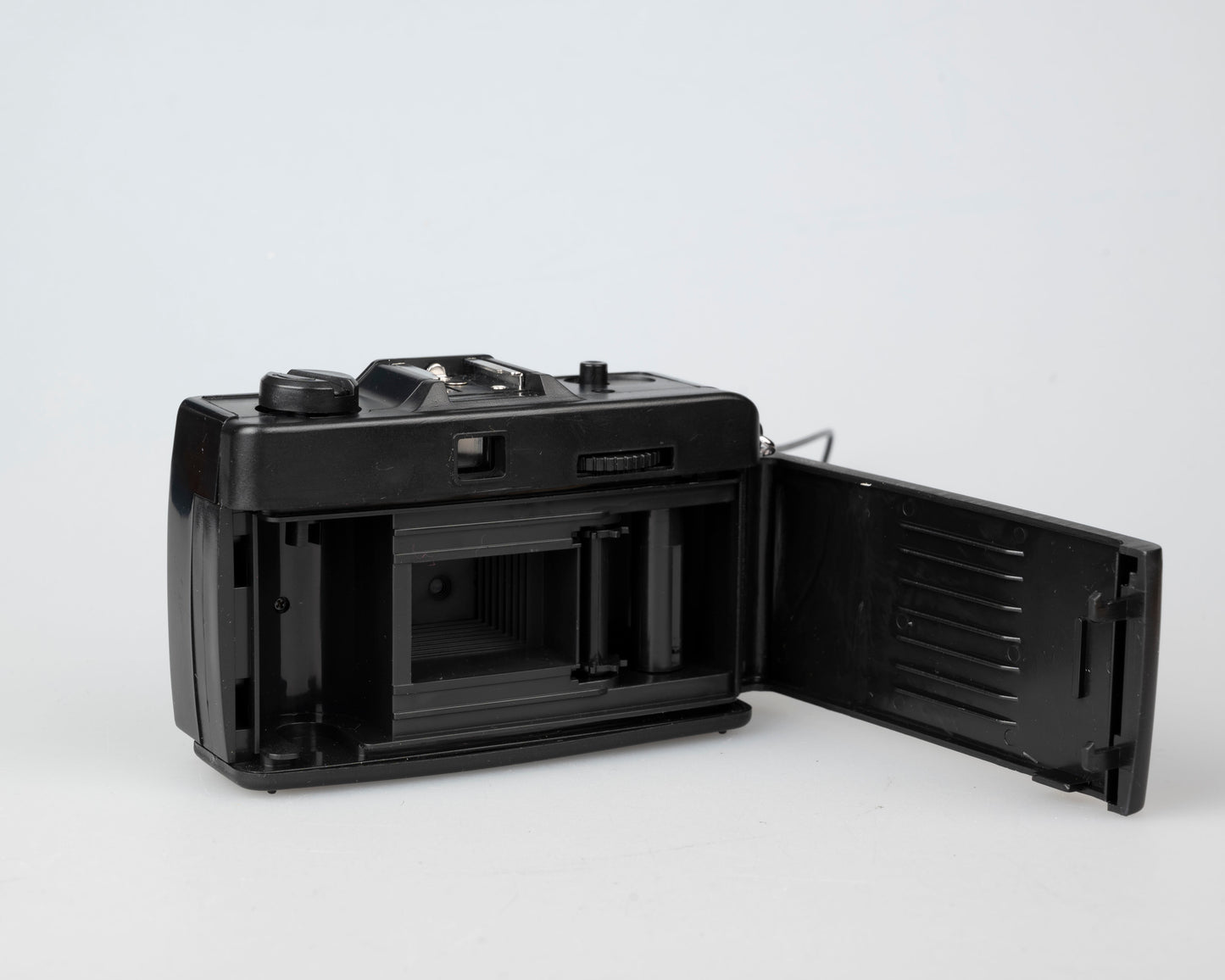 Meikai AR-4400 focus-free 35mm camera w/ case