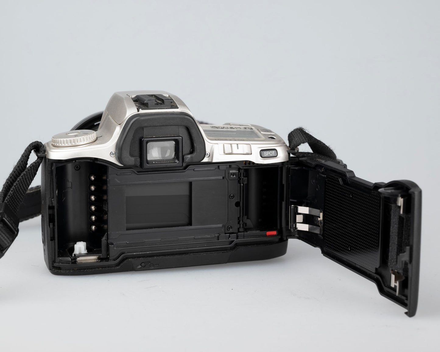 Minolta Maxxum XTsi 35mm film SLR w/ 28-80mm lens (serial 94112079)