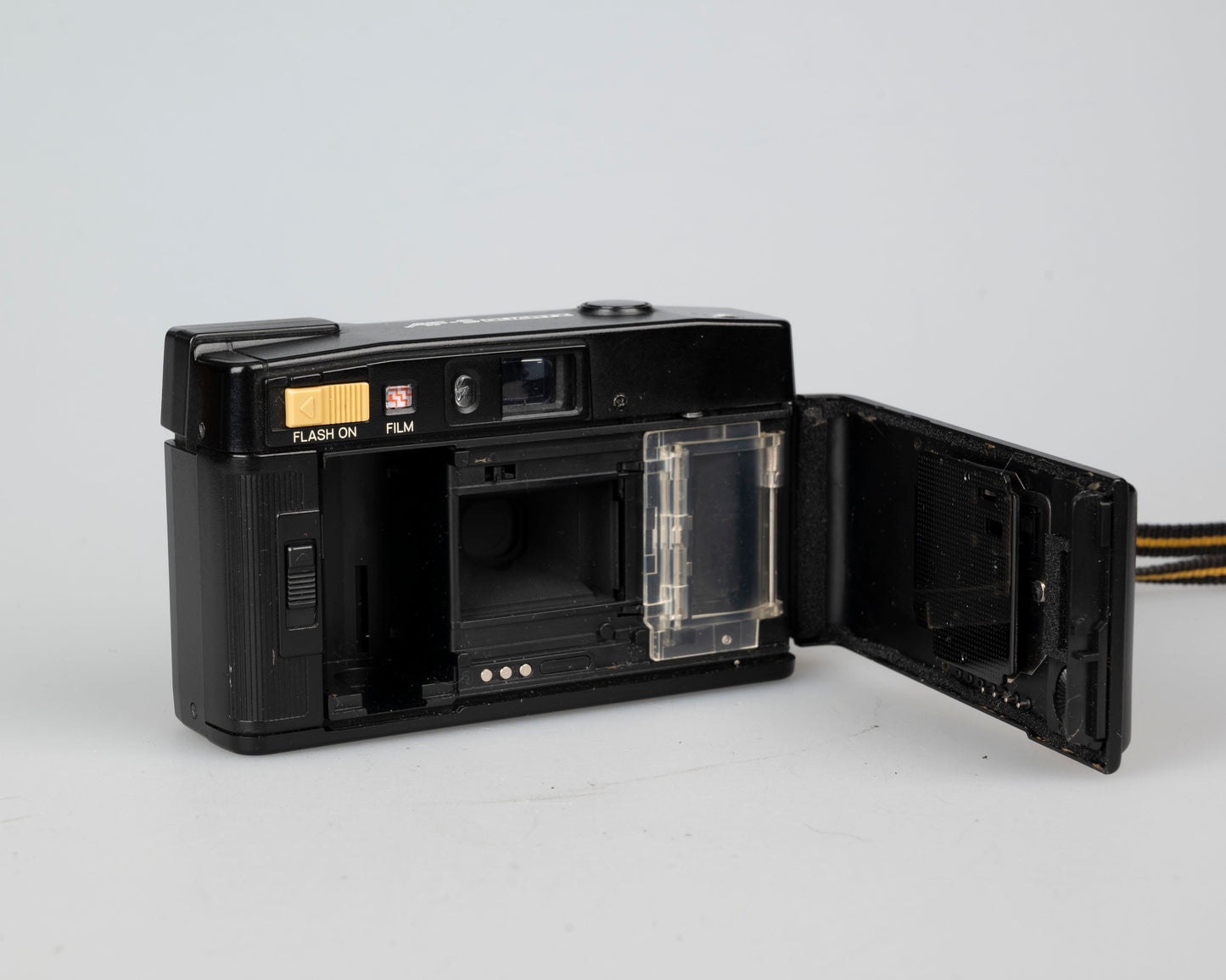 Minolta AF-S Quartz Auto Focus D " 35mm camera (serial 5004699)